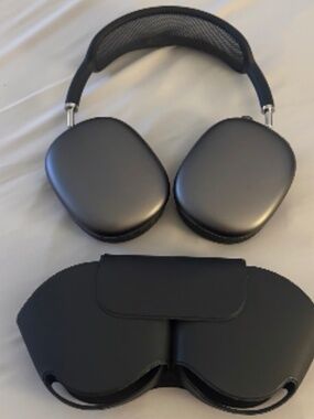 apple airpods max in black